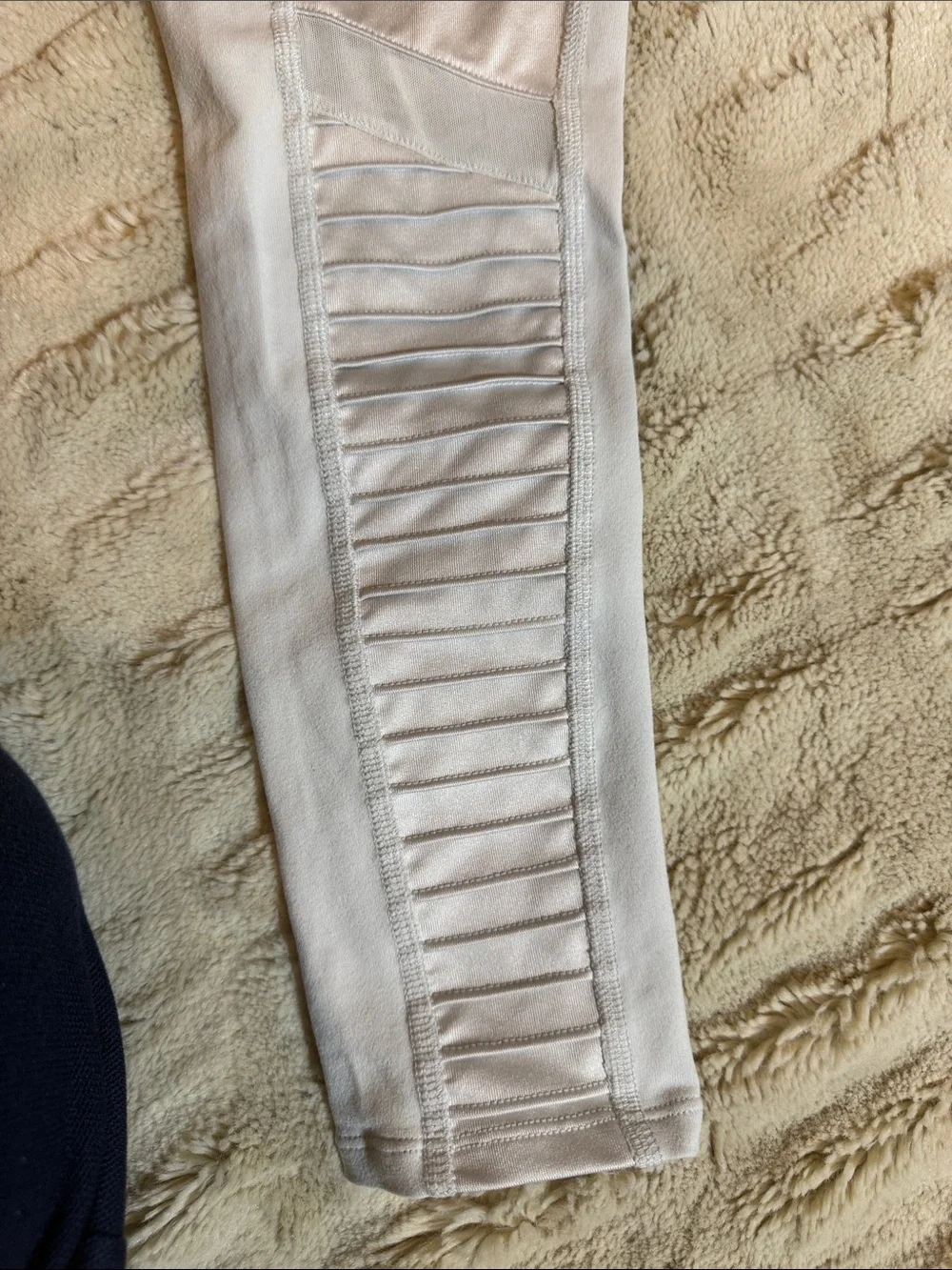 Alo yoga High Waist Moto legging in white size Small